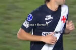 Santiago Sosa demonstra qualidade técnica em confronto contra o Santa Fe