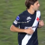 Santiago Sosa demonstra qualidade técnica em confronto contra o Santa Fe