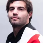 Santiago Sosa se consolida como pilar defensivo do Vasco na reta final da temporada