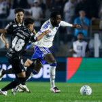 Santos domina o Cruzeiro e abre vantagem no placar durante o primeiro tempo