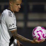 Santos intensifica tratativas com Philippe Coutinho para encerrar ciclo de contratações