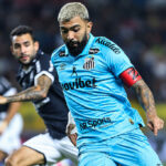 Santos supera o Remo em duelo decisivo com expulsão de Gabriel Poveda