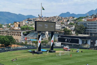 São Januário registra público de 8 mil torcedores em partida do futebol feminino