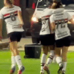 São Paulo reverte placar e conquista vitória crucial contra Flamengo na semifinal feminina