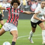 São Paulo vence Corinthians e fica a um empate do título brasileiro feminino