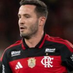 Saúl recupera forma física e ganha espaço no elenco do Flamengo