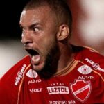 Série B do Brasileirão ganha novo líder e acirra disputa pelo acesso