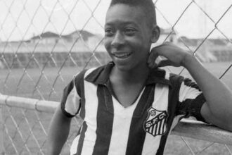 Sete décadas do primeiro gol de Pelé com a camisa do Santos