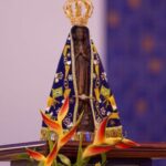 Símbolo nacional: o manto azul de Nossa Senhora de Aparecida em meio a debates políticos