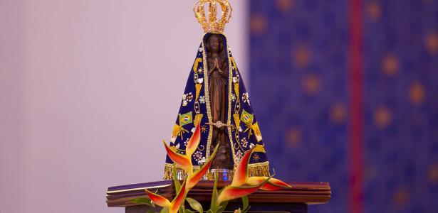 Símbolo nacional: o manto azul de Nossa Senhora de Aparecida em meio a debates políticos