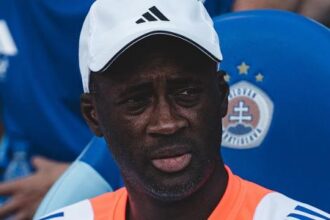 Slovan Bratislava escala Yaya Touré e marca história como primeiro africano a treinar na Champions
