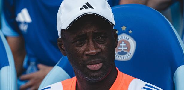 Slovan Bratislava escala Yaya Touré e marca história como primeiro africano a treinar na Champions