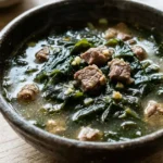 Sopa de algas coreana ganha versão prática feita na panela elétrica de arroz
