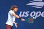 Stefanos Tsitsipas analisa impacto do backhand de uma mão no tênis moderno