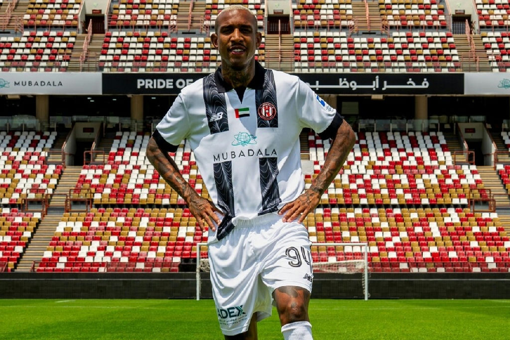 Talisca oficializa transferência e inicia trajetória no Al Jazira
