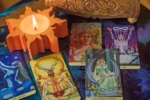 Tarot desvenda caminhos: força e desafios marcam previsões para os signos