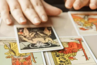 Tarot diário: decisões e novos caminhos para os 12 signos em 17 de setembro