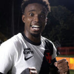 Thiago Mendes aponta desrespeito do Vitória como combustível para classificação do Vasco