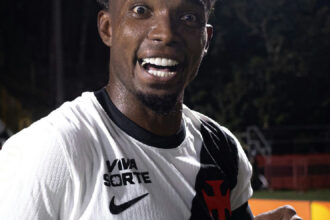 Thiago Mendes aponta desrespeito do Vitória como combustível para classificação do Vasco