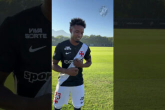 Thiago Mendes participa de media day oficial no Vasco