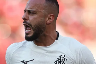 Tigres formaliza oferta de 8 milhões de dólares por Arthur Cabral ao Botafogo