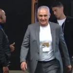 Tite marca presença no Nilton Santos para acompanhar Botafogo e Grêmio