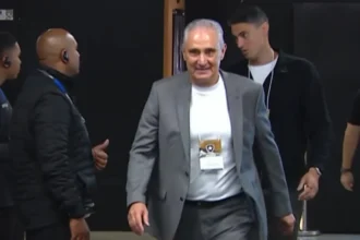 Tite marca presença no Nilton Santos para acompanhar Botafogo e Grêmio