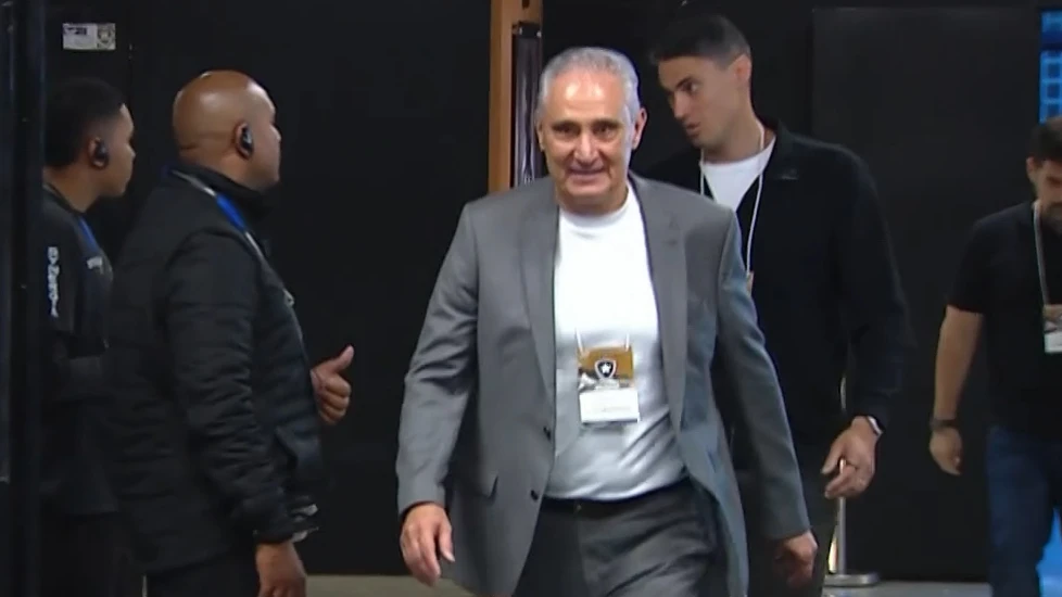 Tite marca presença no Nilton Santos para acompanhar Botafogo e Grêmio