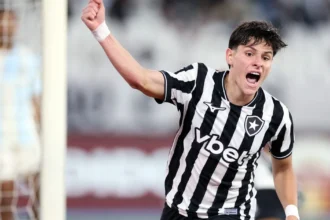 Tite sinaliza desaprovação com posicionamento tático de Montoro no Botafogo