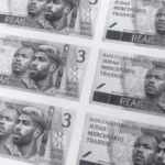 Torcida do Botafogo cria notas de três reais para provocar ex-jogadores