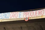 Torcida do Cruzeiro protesta contra elenco e diretoria em viadutos de Belo Horizonte