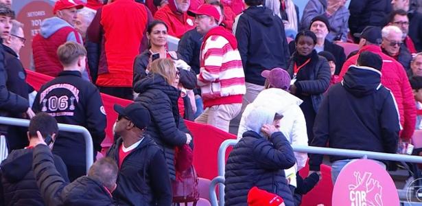 Torcida do Internacional protesta e abandona Beira-rio após goleada parcial do Santos