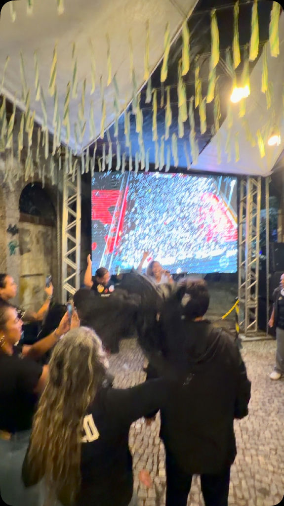 Torcida do Vasco celebra classificação na Copa do Brasil com o tradicional grito de Casaca