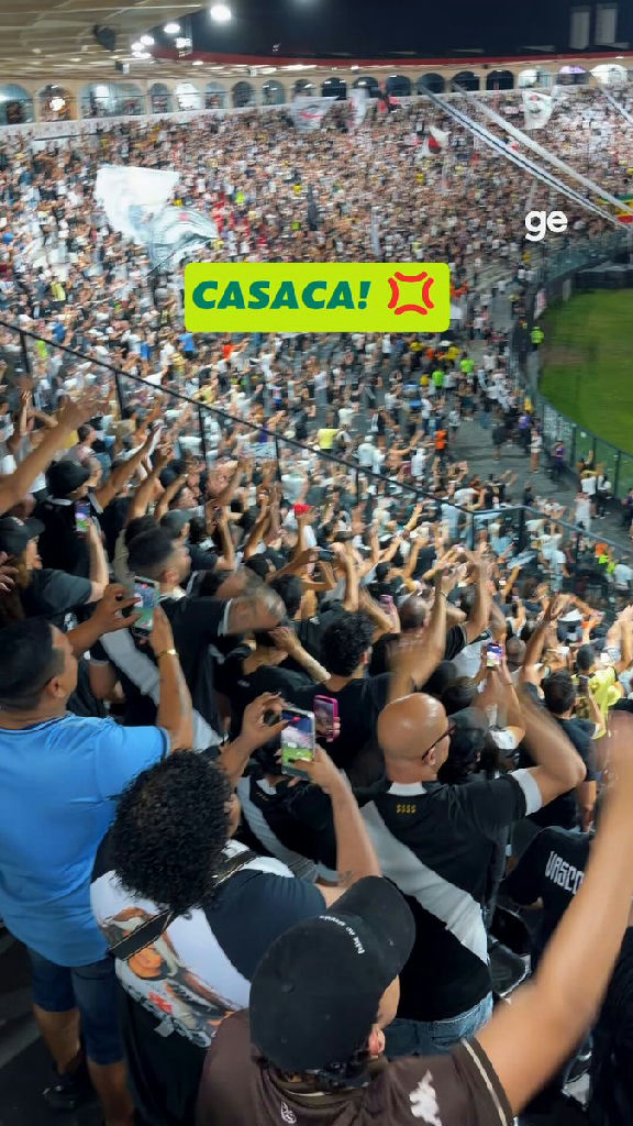 Torcida do Vasco celebra goleada com o tradicional grito de Casaca em São Januário