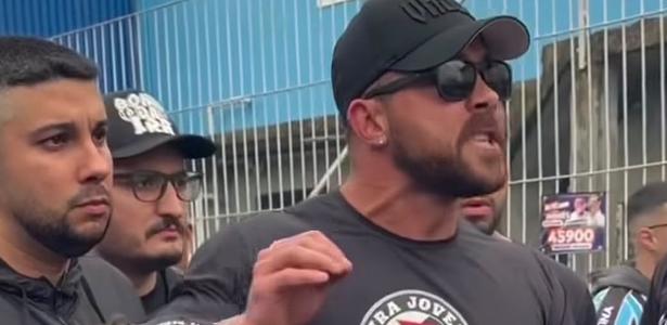 Torcida do Vasco protesta contra Philippe Coutinho após acerto com Santos
