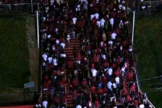 Torcida do Vitória deixa o Barradão precocemente após vantagem do Vasco