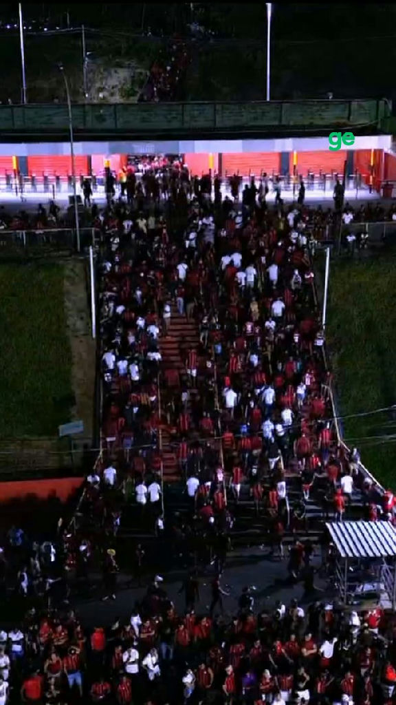 Torcida do Vitória deixa o Barradão precocemente após vantagem do Vasco