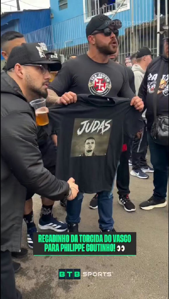 Torcida organizada do Vasco protesta contra Philippe Coutinho antes de duelo