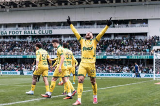 Triunfo do Mirassol sobre o Coritiba mantém Vasco e Internacional no Z4 do Brasileirão