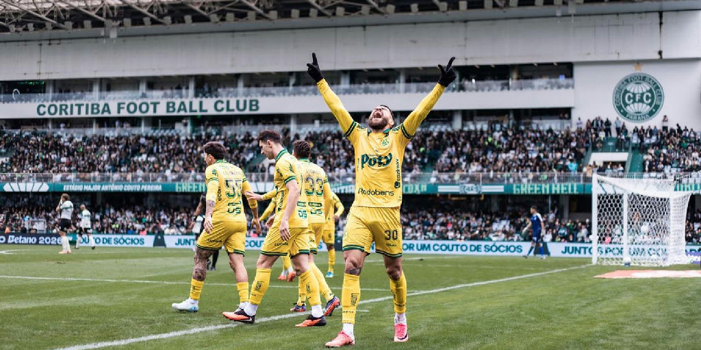 Triunfo do Mirassol sobre o Coritiba mantém Vasco e Internacional no Z4 do Brasileirão