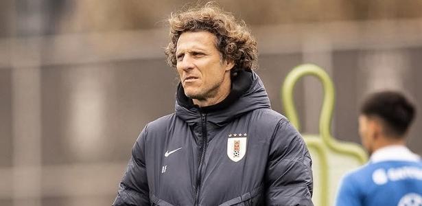 Uruguai convoca nove atletas do futebol brasileiro em lista de Diego Forlán