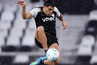 Uruguai corta Lucas Villalba, do Botafogo, da lista final para amistosos sob o comando de Forlán