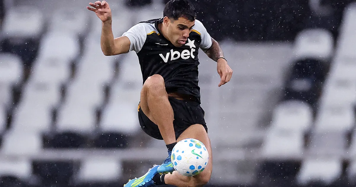 Uruguai corta Lucas Villalba, do Botafogo, da lista final para amistosos sob o comando de Forlán