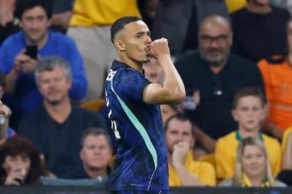 Vanderson celebra primeiro gol pela seleção brasileira após superar lesão grave