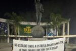 Vascaínos protestam no Maracanã pela presença do clube no estádio