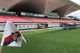 Vasco ajusta equipe com Adson entre os titulares para amistoso contra o Noroeste