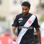 Vasco avalia futuro de nove jogadores com contratos próximos do fim
