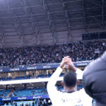 Vasco celebra apoio da torcida em triunfo conquistado na Arena do Grêmio