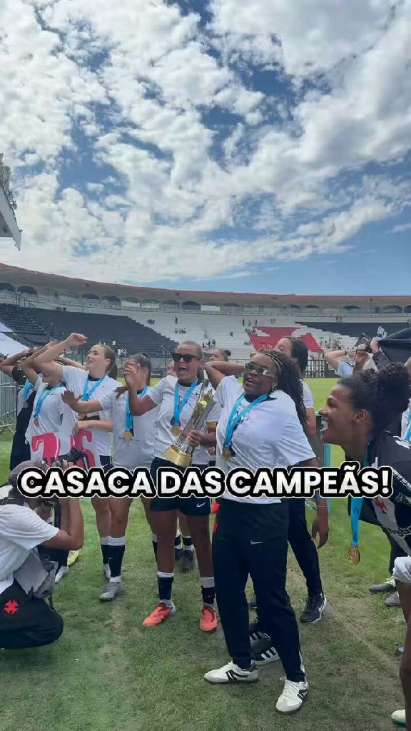 Vasco celebra conquista do futebol feminino com tradicional grito de Casaca