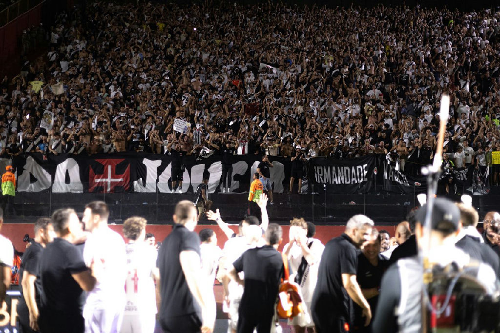 Vasco celebra força da torcida cruzmaltina em solo nordestino